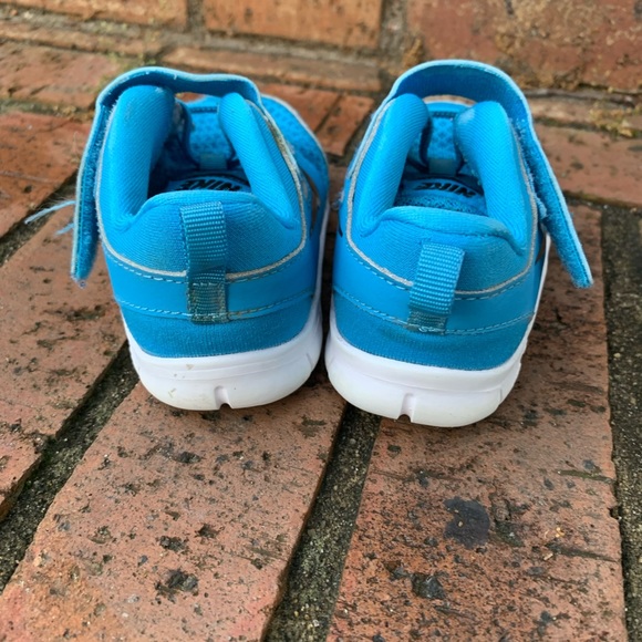 Nike Velcro shoes 5C - Picture 3 of 4